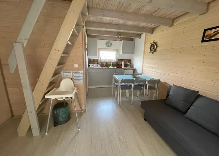 Zuzanna بيت خشبي